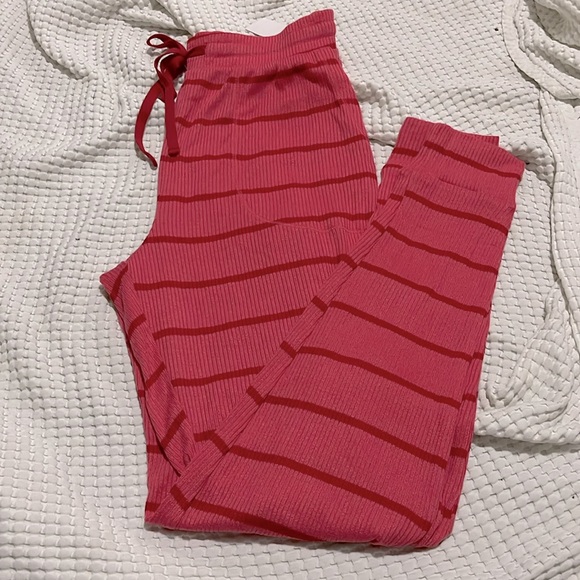 NWT- GAP- M - Picture 1 of 6